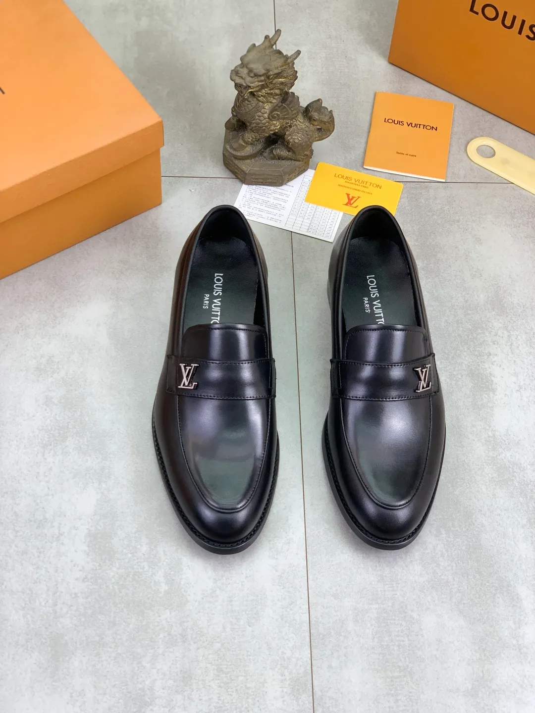 Men's Men's Shoes 💰P420 [New Style] 💰Yangli💎💎💎[Louis Vuitton] LV high-end men's formal business leather shoes, original order 1:1! Original imported calfskin, original metal buckle, imported sheepskin lining for feet, original outsole, men's shoe size: 39-45 (38.46 customized) black optional